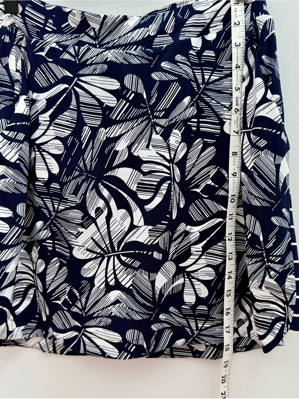 Chico's - Weekends Navy and White Tropical Print Pull-on Skort, Size L - Picture 4 of 6